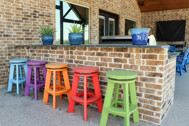 23670 Champion Dr, Lindale, TX 75771