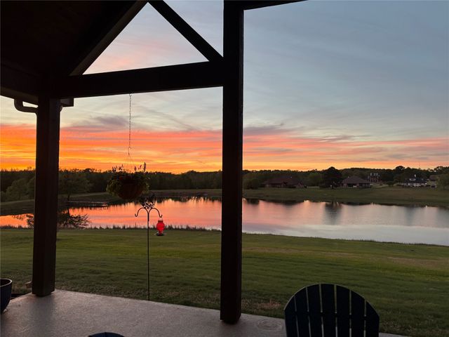 23670 Champion Dr, Lindale, TX 75771