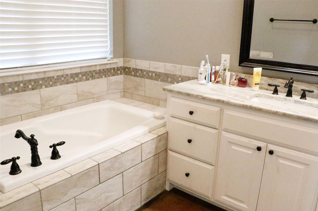 23670 Champion Dr, Lindale, TX 75771