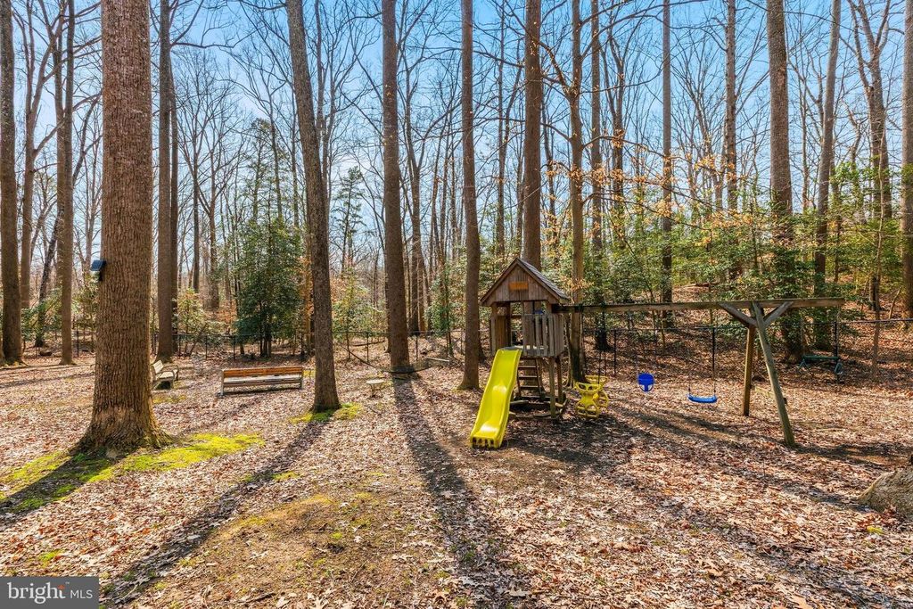 Image 13 of property listing at 7425 SIMMS LANDING RD, Port Tobacco, MD 20677
