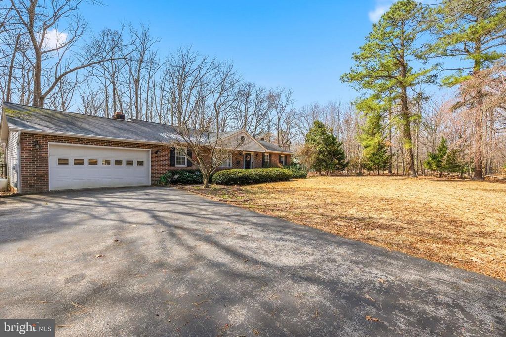 Image 3 of property listing at 7425 SIMMS LANDING RD, Port Tobacco, MD 20677