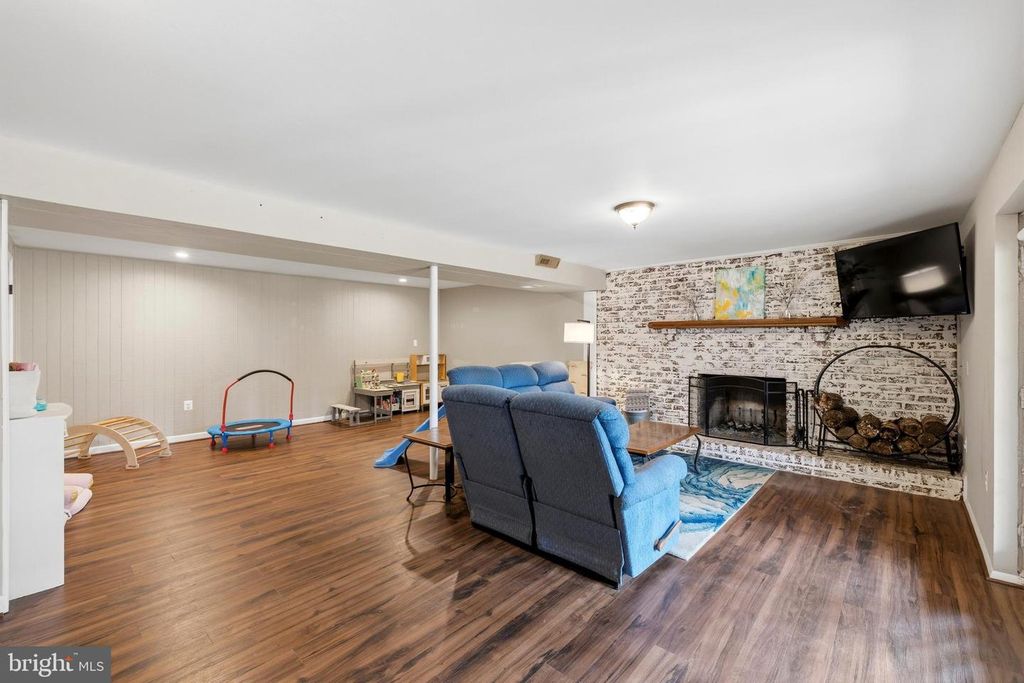 Image 36 of property listing at 7425 SIMMS LANDING RD, Port Tobacco, MD 20677