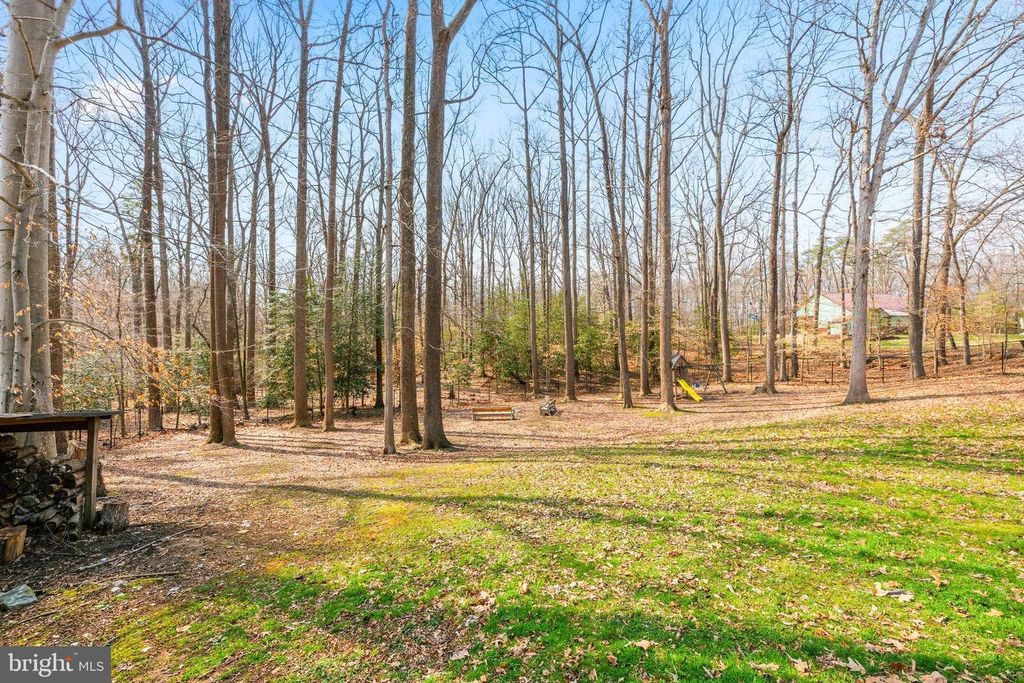 Image 8 of property listing at 7425 SIMMS LANDING RD, Port Tobacco, MD 20677