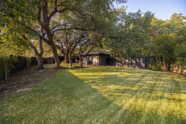 7336 Lakehurst Avenue, Dallas, TX 75230