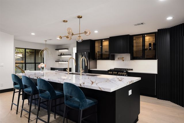 7336 Lakehurst Avenue, Dallas, TX 75230