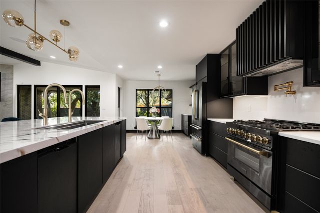 7336 Lakehurst Avenue, Dallas, TX 75230