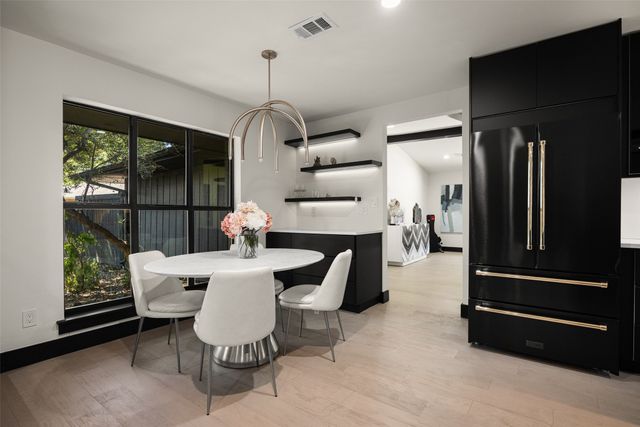 7336 Lakehurst Avenue, Dallas, TX 75230