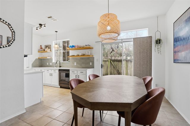 4501 Whispering Valley DR 24, Austin, TX 78727