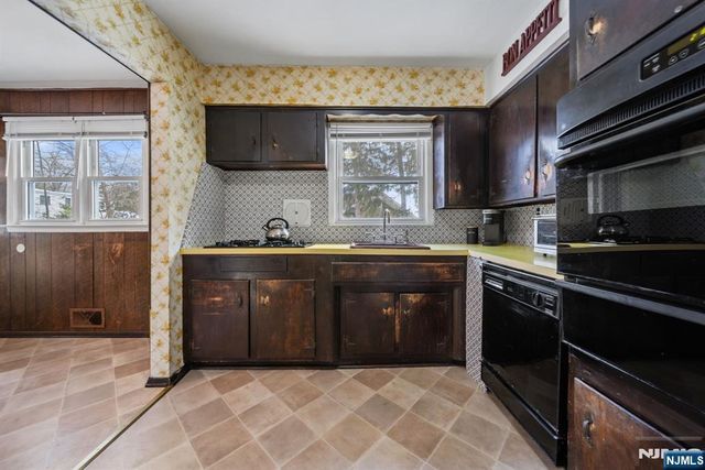 417 Tenakill Drive, Northvale, NJ 07647