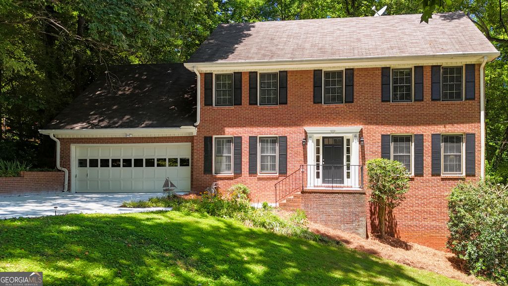 1527 Ridgewood Drive SW, Lilburn, GA 30047