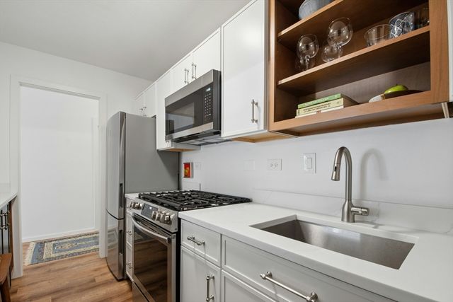 6 Whittier Pl 3L, Boston, MA 02114