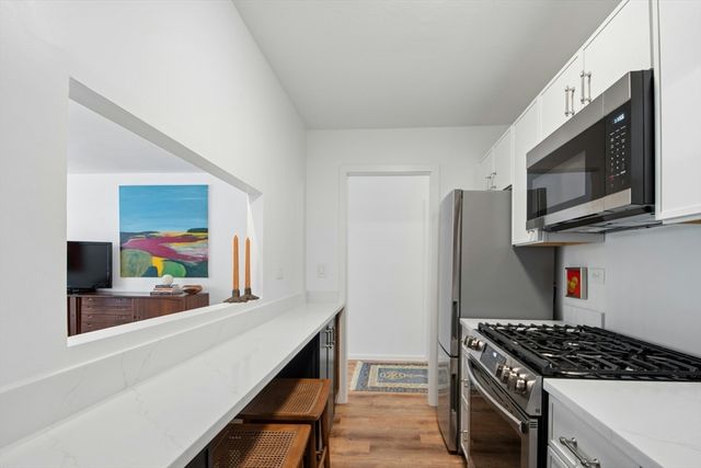 6 Whittier Pl 3L, Boston, MA 02114