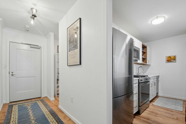 6 Whittier Pl 3L, Boston, MA 02114