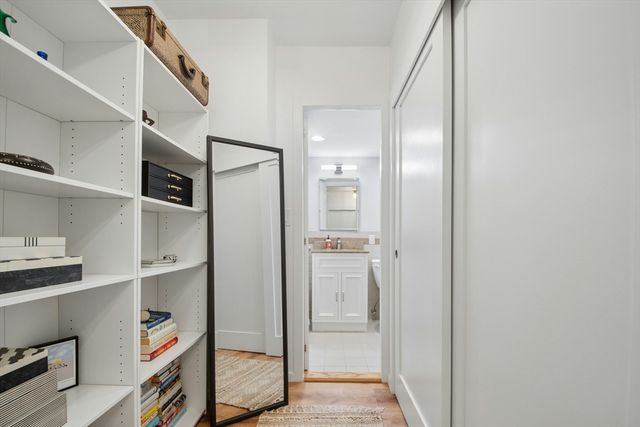 6 Whittier Pl 3L, Boston, MA 02114
