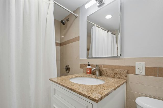 6 Whittier Pl 3L, Boston, MA 02114