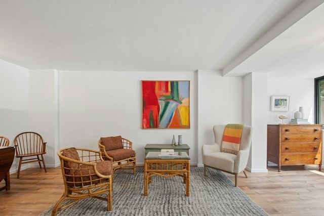 6 Whittier Pl 3L, Boston, MA 02114