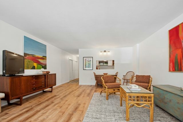 6 Whittier Pl 3L, Boston, MA 02114