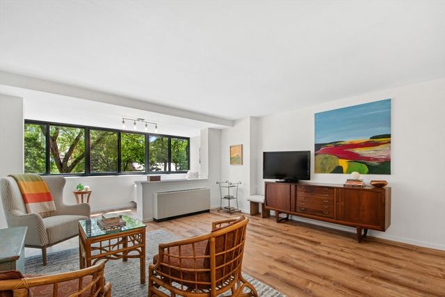 6 Whittier Pl 3L, Boston, MA 02114