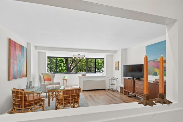 6 Whittier Pl 3L, Boston, MA 02114