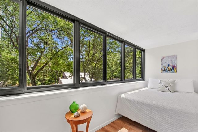 6 Whittier Pl 3L, Boston, MA 02114
