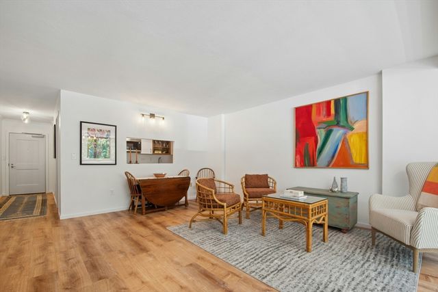 6 Whittier Pl 3L, Boston, MA 02114