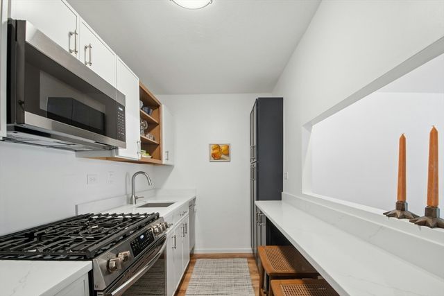 6 Whittier Pl 3L, Boston, MA 02114