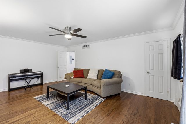 6015 E University Boulevard 126, Dallas, TX 75206