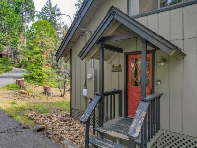 2271 Mustang Rd, Arnold, CA 95223