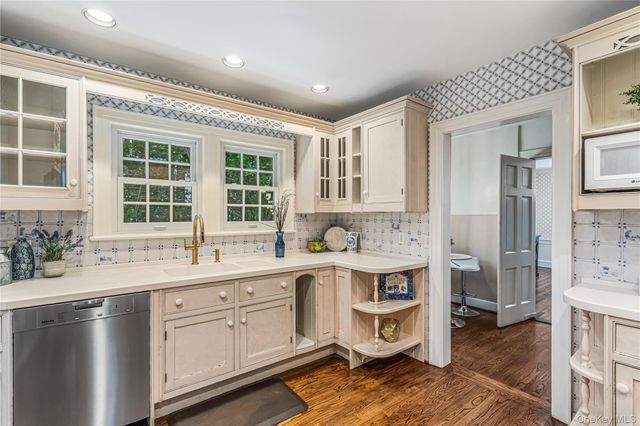 433 Park Avenue, Manhasset, NY 11030