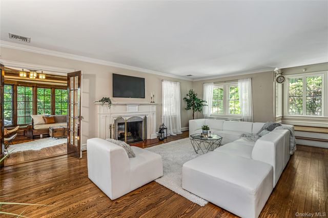 433 Park Avenue, Manhasset, NY 11030