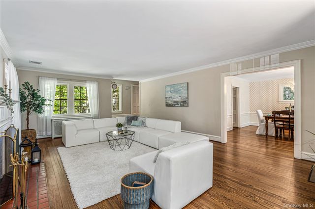 433 Park Avenue, Manhasset, NY 11030
