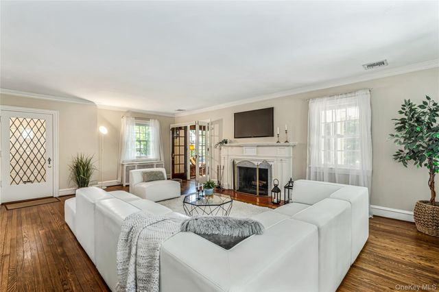 433 Park Avenue, Manhasset, NY 11030