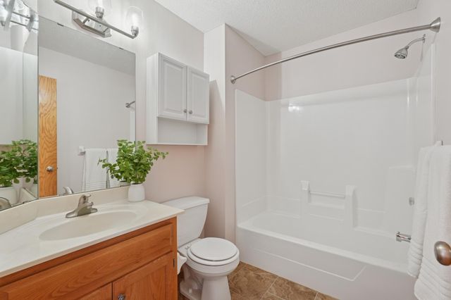 17452 Hibiscus Avenue, Lakeville, MN 55044