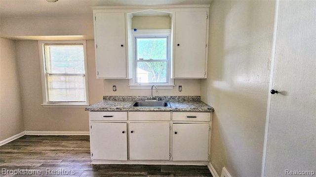 7336 Chatham, Redford, MI 48239