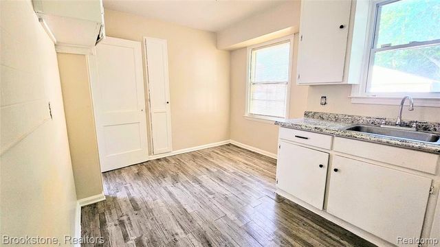 7336 Chatham, Redford, MI 48239