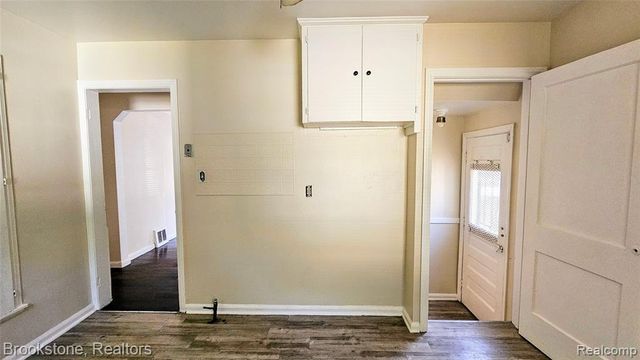 7336 Chatham, Redford, MI 48239