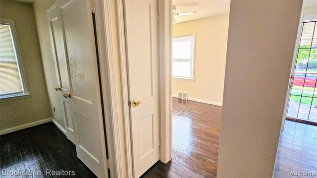 7336 Chatham, Redford, MI 48239