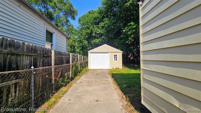 7336 Chatham, Redford, MI 48239