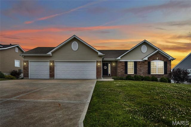 59 Stone Bridge Drive, Moscow Mills, MO 63362