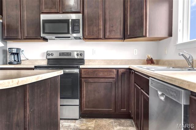 59 Stone Bridge Drive, Moscow Mills, MO 63362