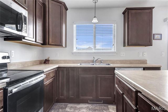 59 Stone Bridge Drive, Moscow Mills, MO 63362