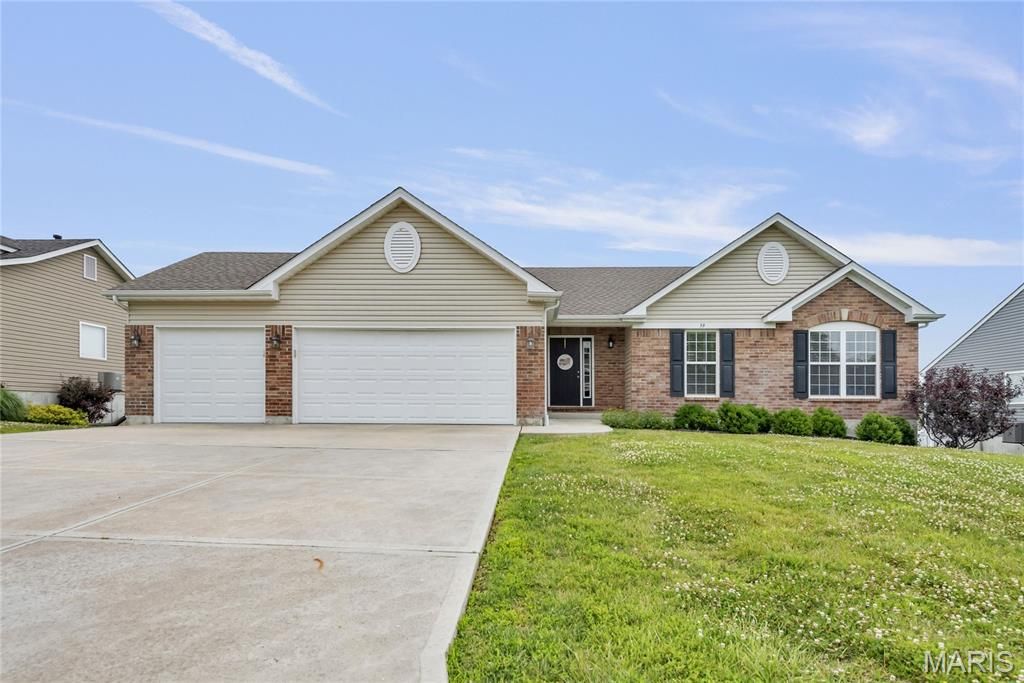 59 Stone Bridge Drive, Moscow Mills, MO 63362