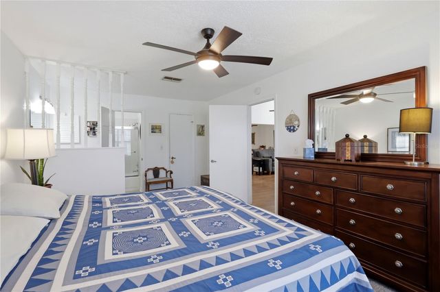 35086 WHISPERING OAKS BOULEVARD, Dade City, FL 33523