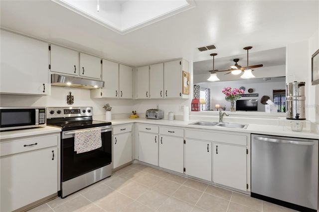 35086 WHISPERING OAKS BOULEVARD, Dade City, FL 33523