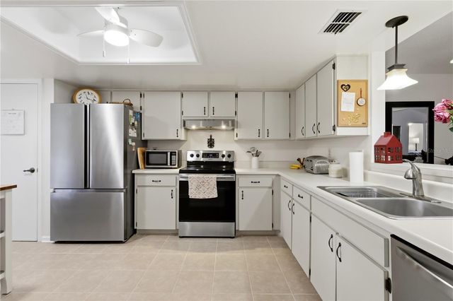 35086 WHISPERING OAKS BOULEVARD, Dade City, FL 33523