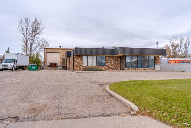 1100 Basin Avenue, Bismarck, ND 58504 property photo