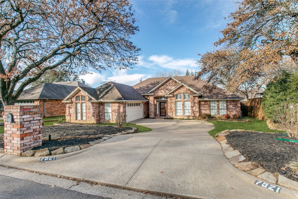 7921 Kendra Lane, North Richland Hills, TX 76182