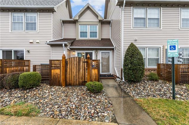 3801 Pamunkey River Reach Apt A, Portsmouth, VA 23703