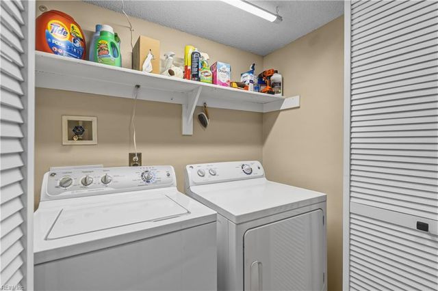 3801 Pamunkey River Reach Apt A, Portsmouth, VA 23703