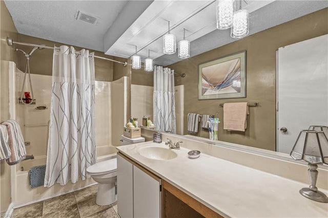 3801 Pamunkey River Reach Apt A, Portsmouth, VA 23703